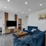 Luxury Karigo Apartment *