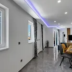 Luxury Karigo *