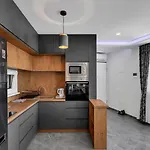 Luxury Karigo Макарська