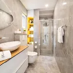 Luxury Karigo Apartment
