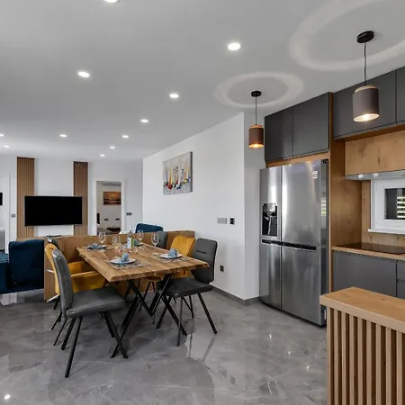 Luxury Karigo Apartment