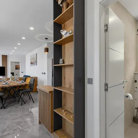 Luxury Karigo Apartment