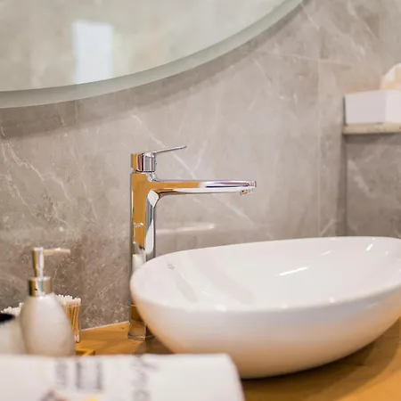Luxury Karigo Apartment