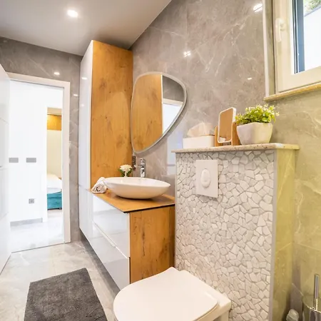 Luxury Karigo